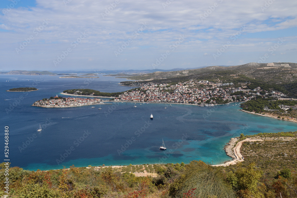 Fototapeta premium PANORAMA DI PRIMOSTEN IN CROAZIA