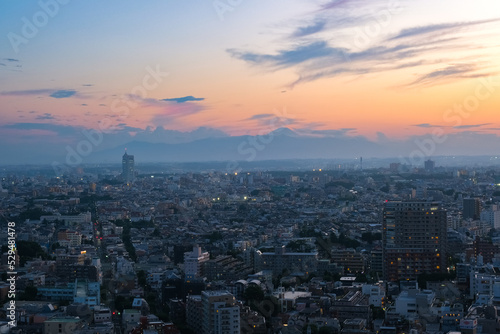 東京都世田谷区 三軒茶屋 スカイキャロット展望ロビーからの夕暮れの眺め（西側）