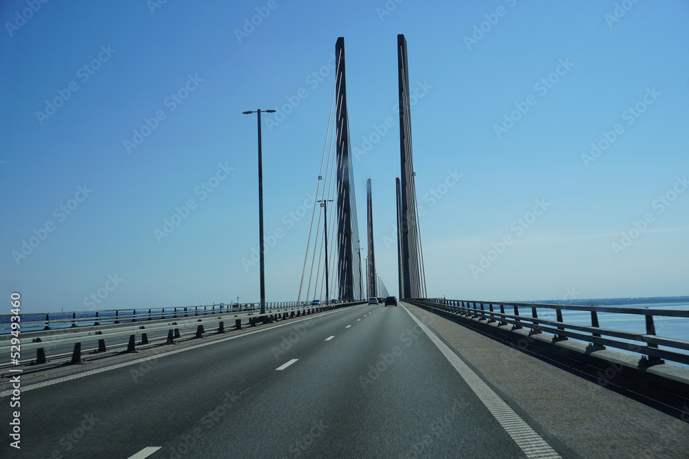 Fahrt über die Öresundbrücke von Dänemark nach Schweden während der Fahrt aus dem Auto heraus fotografiert