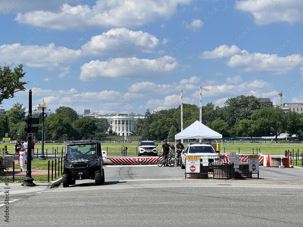 The south side of the White House seen from Costitution Ave.