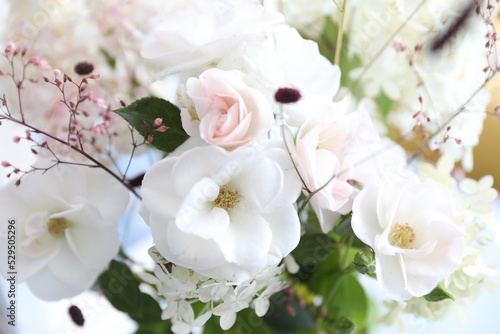 Fototapeta Naklejka Na Ścianę i Meble -  Bouquet with white roses and hydrangeas in the interior