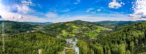 Fotografie, Obraz Wisła miasto w górach latem, panorama z lotu ptaka