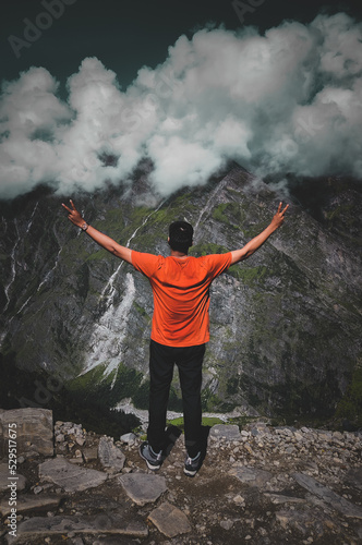 Valley of flowers trek chamoli uttarakhand 