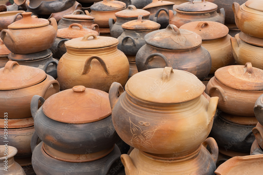 Trabajos en arcilla, utensilios de cocina elaborados con cerámica, artículos usados en los andes peruanos Trabajos en arcilla, utensilios de cocina elaborados con cerámica, artículos usados en los andes peruanos