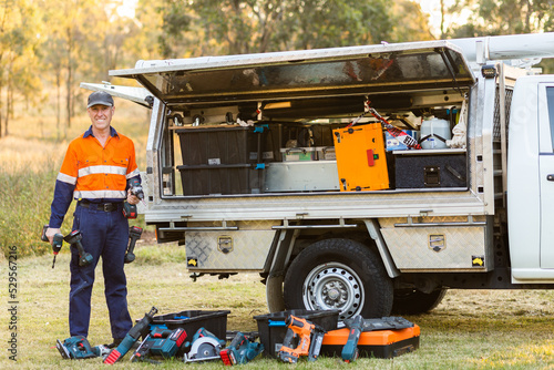 Self employed handyman with ute and power tools