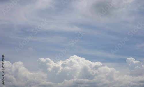 Fototapeta Naklejka Na Ścianę i Meble -  The sky and the clouds gathered on a clear day.