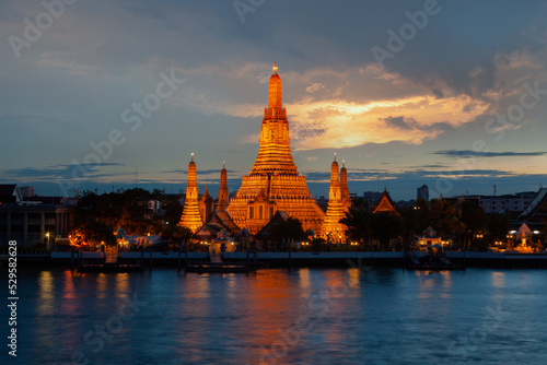 Phra Prang Wat Arun, Bangkok famous landmark in Thailand. Landscape of beautiful temple along the Chao Phraya river at twilight. © molpix
