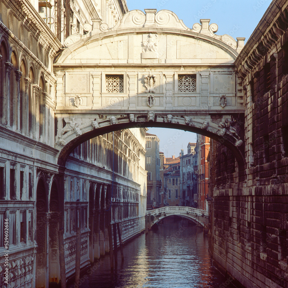 Venezia. Ponte dei Sospiri sul rio di Palazzo