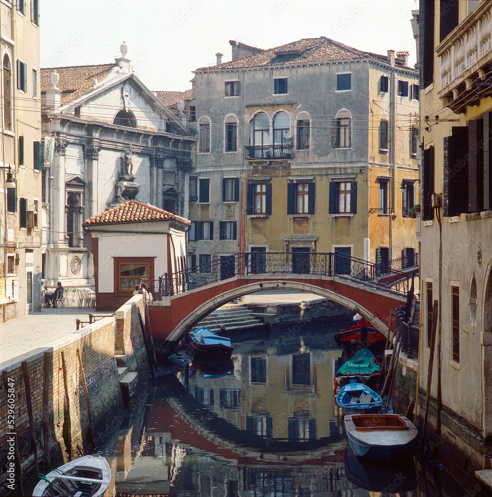Venezia. Ponte del Mondo Novo sul rio omonimo a S Maria Formosa