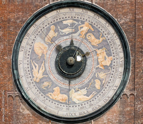 Tableau sur toile Cremona. Orologio astronomico del campanile del Duomo