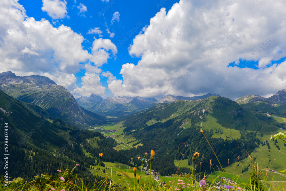Wanderweg am Rüfikopf in den Lechtaler Alpen, Österreich