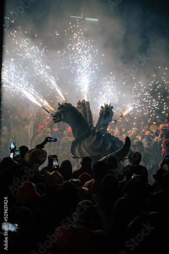 Fotografie, Tablou correfoc in granollers during festa major,  drac doing fireworks spectacle