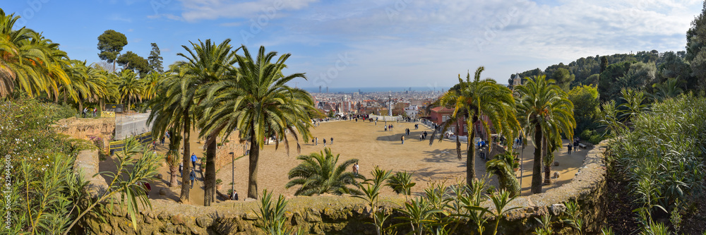 Panorama Park in Barcelona mit Palmen