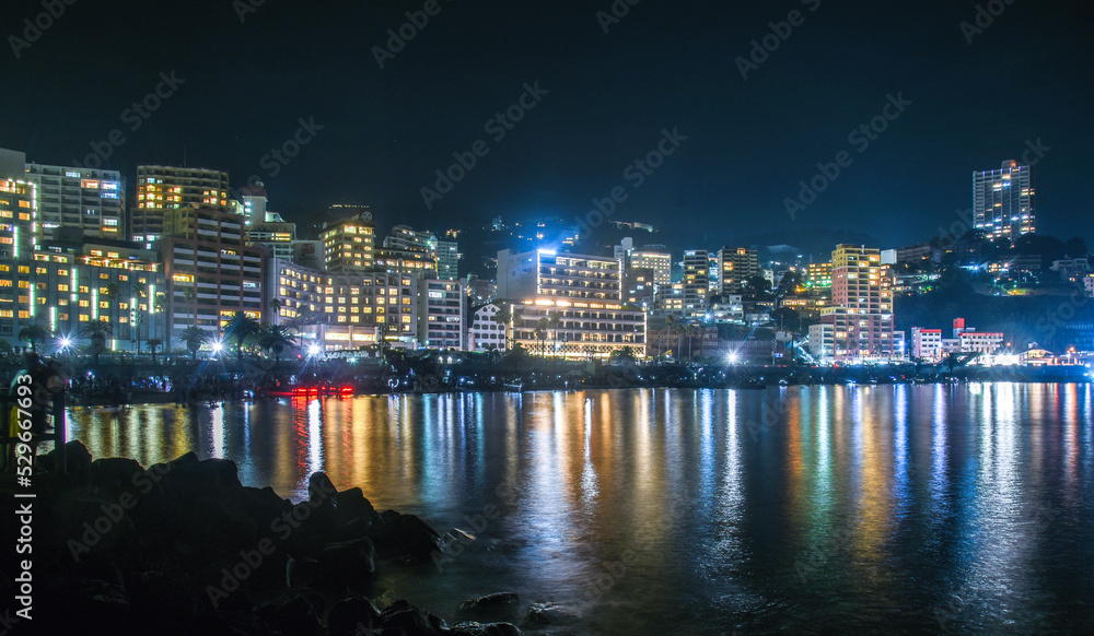 Fototapeta premium 熱海の海岸夜景