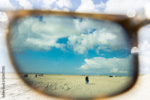 Fotografija A view of a beach on Rømø island through polarizing sunglasses