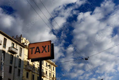 Segnale Taxi in penombra