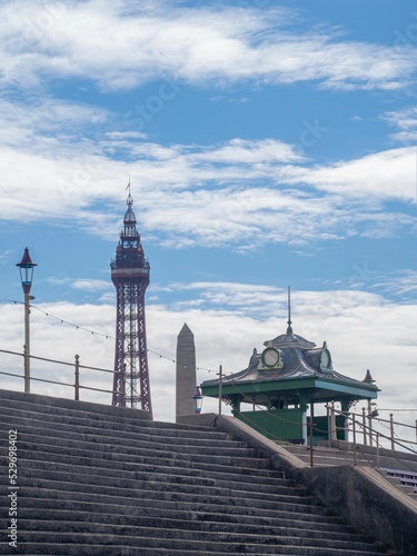 Blackpool Tower and Vintage Shelter © Pefkos
