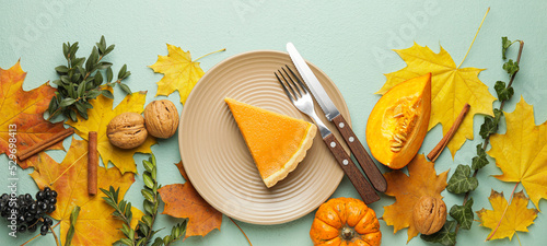 Foto Composition with tasty pumpkin pie and autumn leaves on color background, top vi