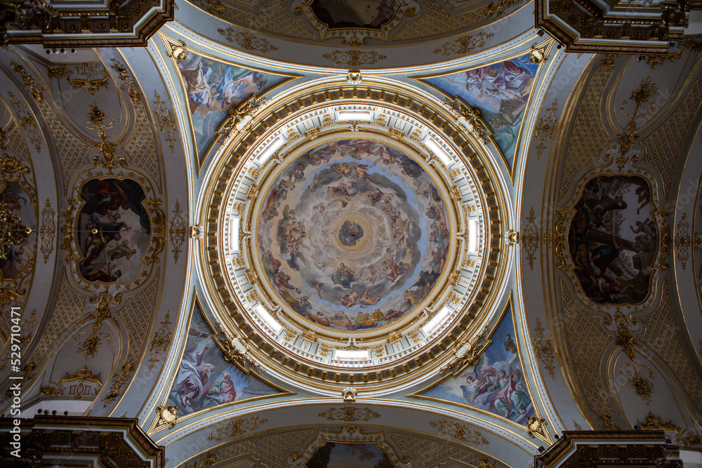 Basilique Santa Maria Maggiore interior gold marble roof top view Bergame Italie