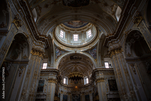 Basilique Santa Maria Maggiore interior gold marble roof central view Bergame Italie