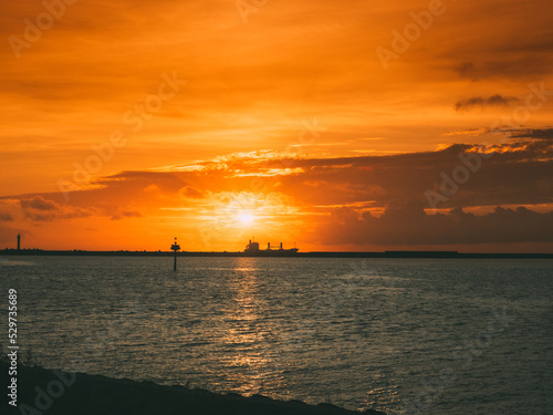 沖縄の夕日 © takayuki_n82