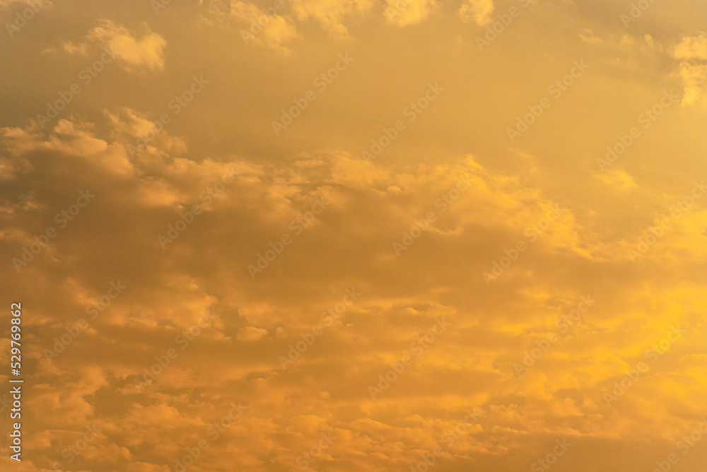 Obraz premium Colorful evening sky sunset clouds amazing nature background and peaceful sunset.