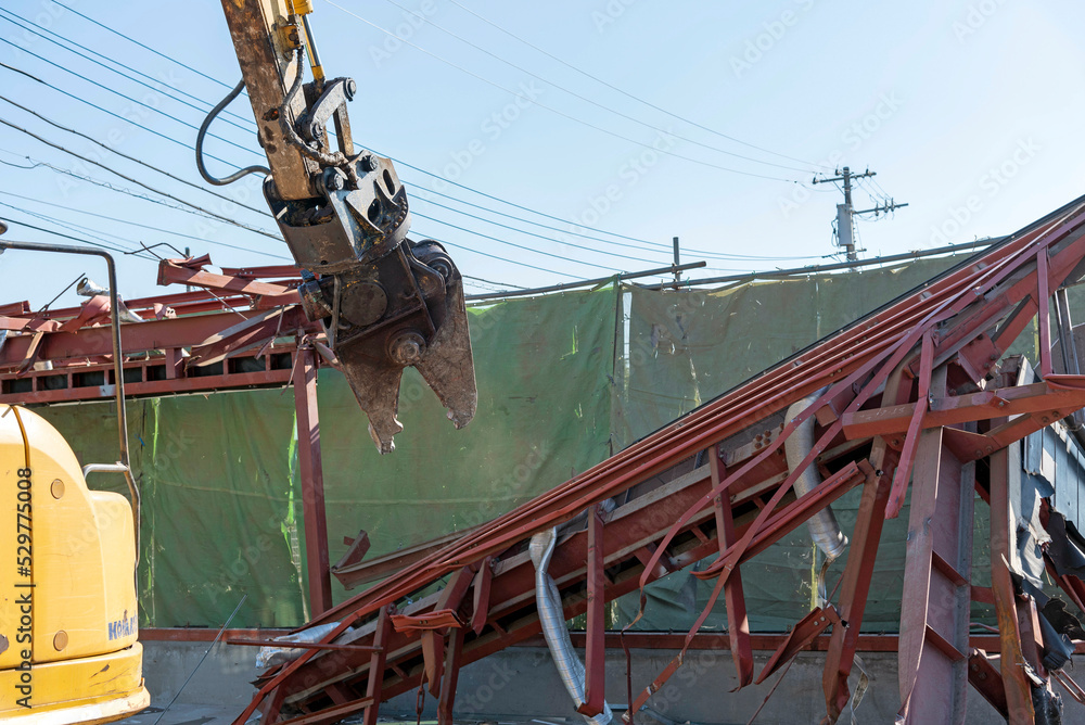 Demolition machines for dismantling steel-framed buildings, construction industry