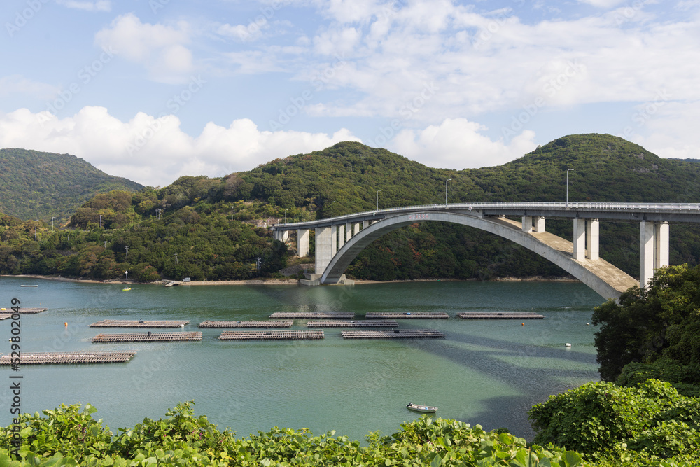 日本の岡山県備前市日生の頭島の美しい海の景色