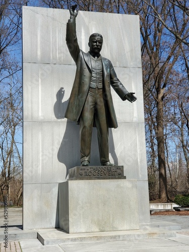 Theodore Roosevelt Island Theodore Roosevelt Island National Memorial Sky Statue Sculpture Gesture