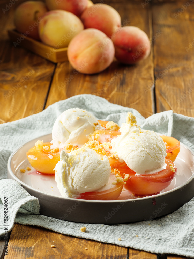 Baked peaches with ice cream Baked peaches with ice cream