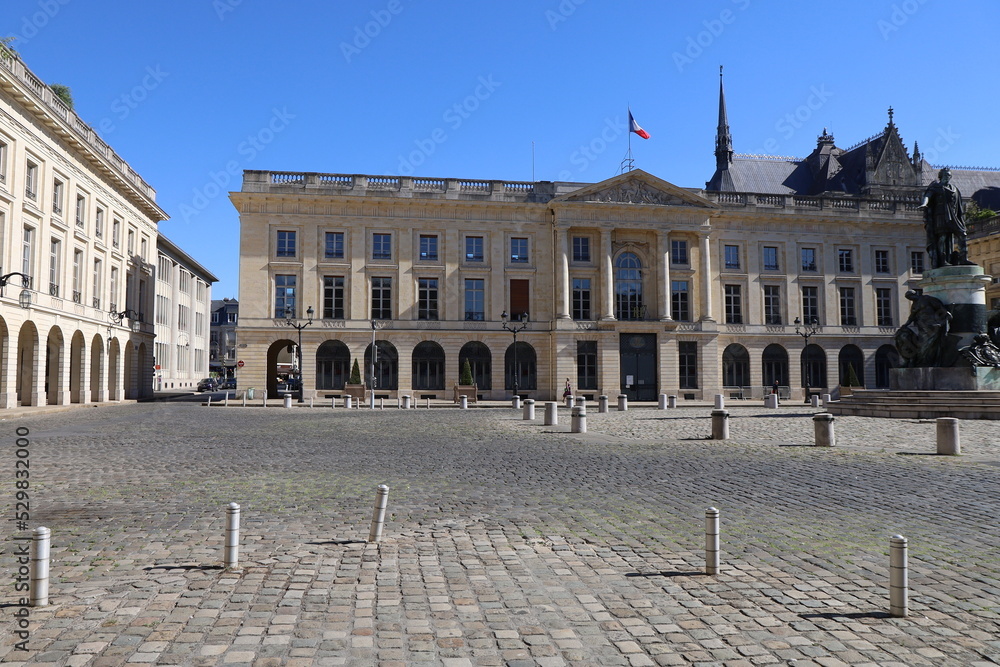 La place royale, ville de Reims, département de la Marne, France