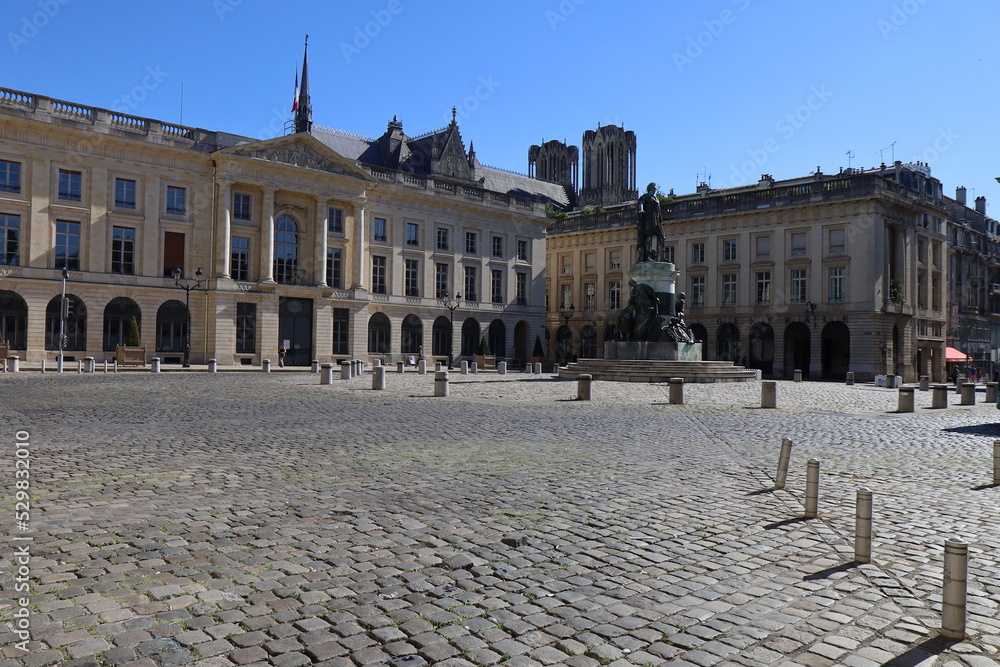 La place royale, ville de Reims, département de la Marne, France