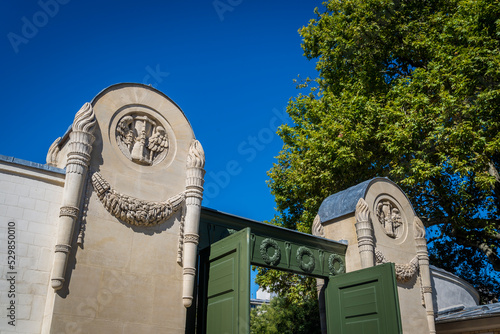 Quadro em tela Main entrance to Pere Lachaise Cemetery, Paris, France