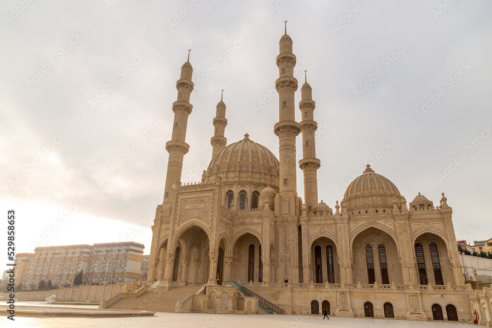Obraz premium Heydar Aliyev mosque (Heydar Mascidi). Baku city, Azerbaijan.