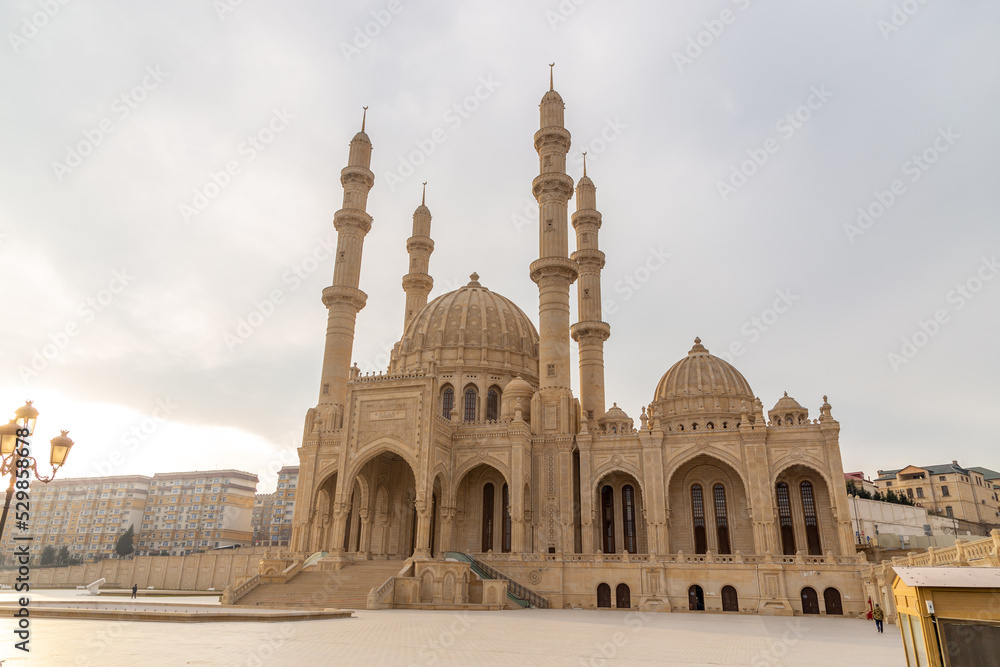 Naklejka premium Heydar Aliyev mosque (Heydar Mascidi). Baku city, Azerbaijan.