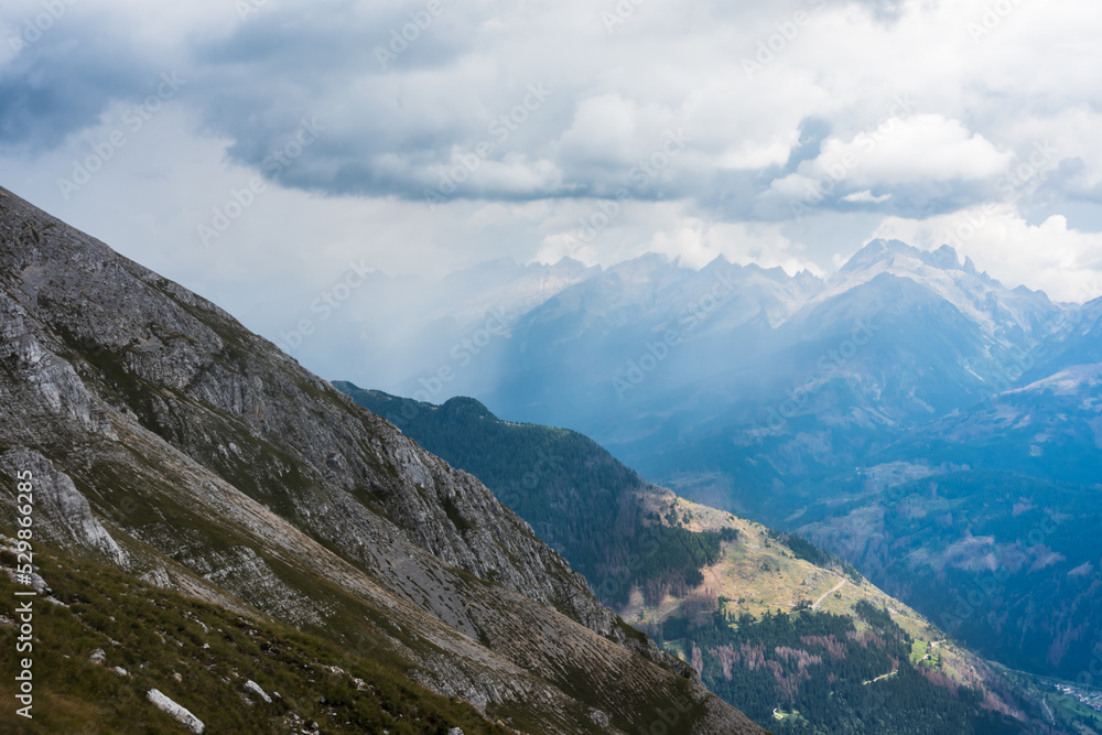 Landschaft beim Abstieg vom Rifugio Torre di Pisa Landschaft beim Abstieg vom Rifugio Torre di Pisa