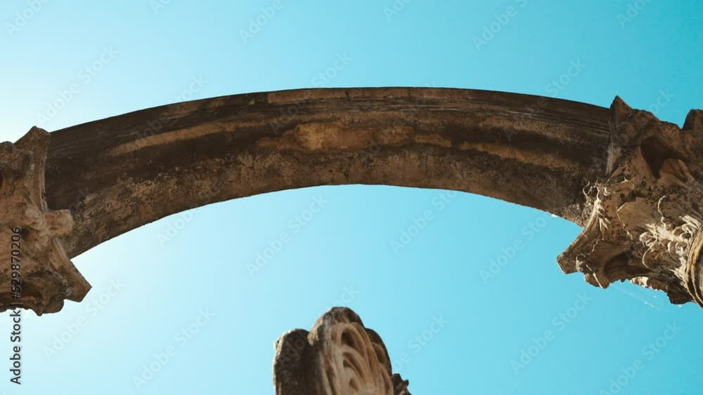 Tivoli_Villa Adrianna_Canope_Arche_Gros plan