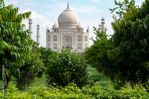 Le Taj Mahal vu côté jardin