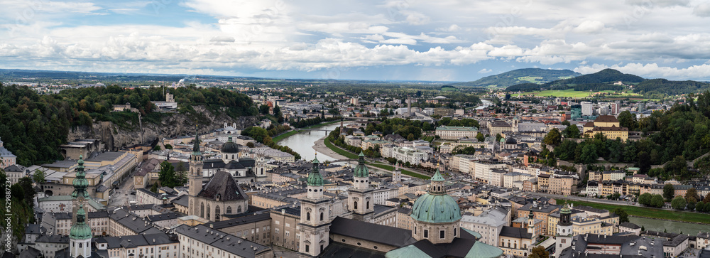 Naklejka premium Salzburg medival castle in autumn