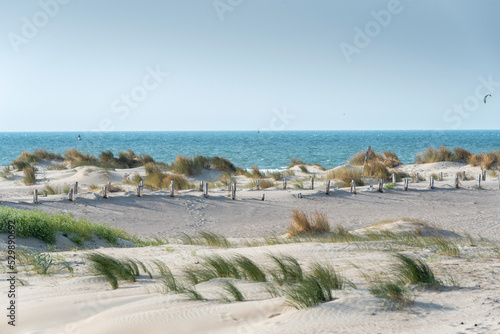 Konstfotografi Plages, dunes et système de retenu du sable en mer du Nord à Dunkerque