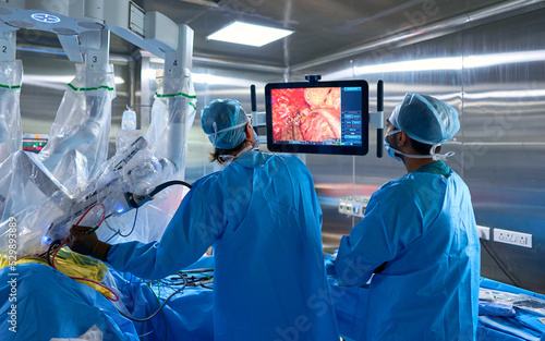 Obraz na plátně surgeons perform surgery using a robot