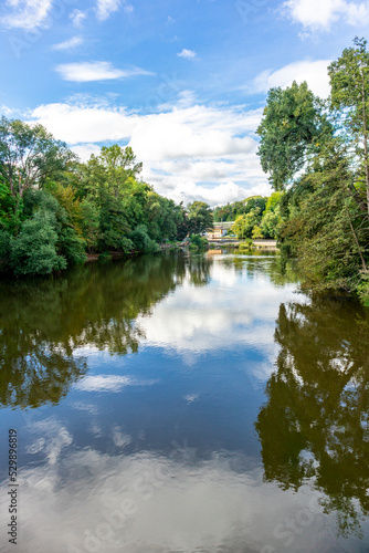 Kleiner Spaziergang durch den Park an entlang der Saale in Jena - Thüringen - Deutschland