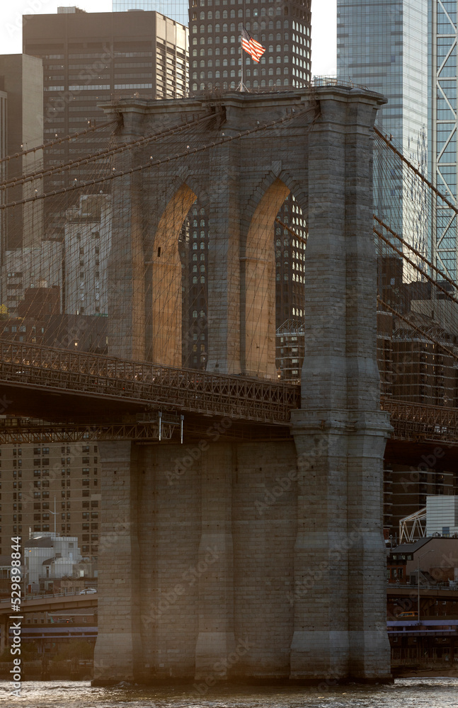 Naklejka premium Brooklyn Bridge and American Flag 