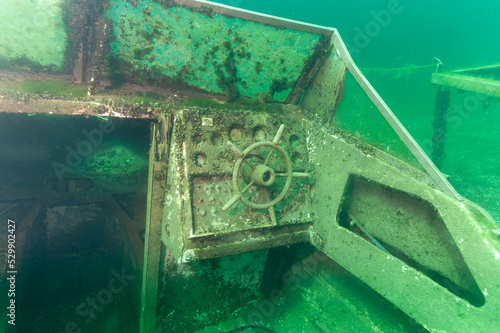 Fotografía Ottawa OH - August 3rd 2022: Underwater wreck of a recreational speed boat