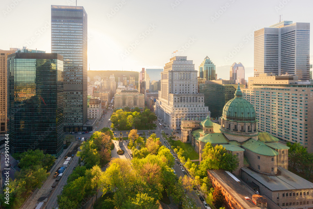 Obraz premium Aerial View of Montreal at Sunset