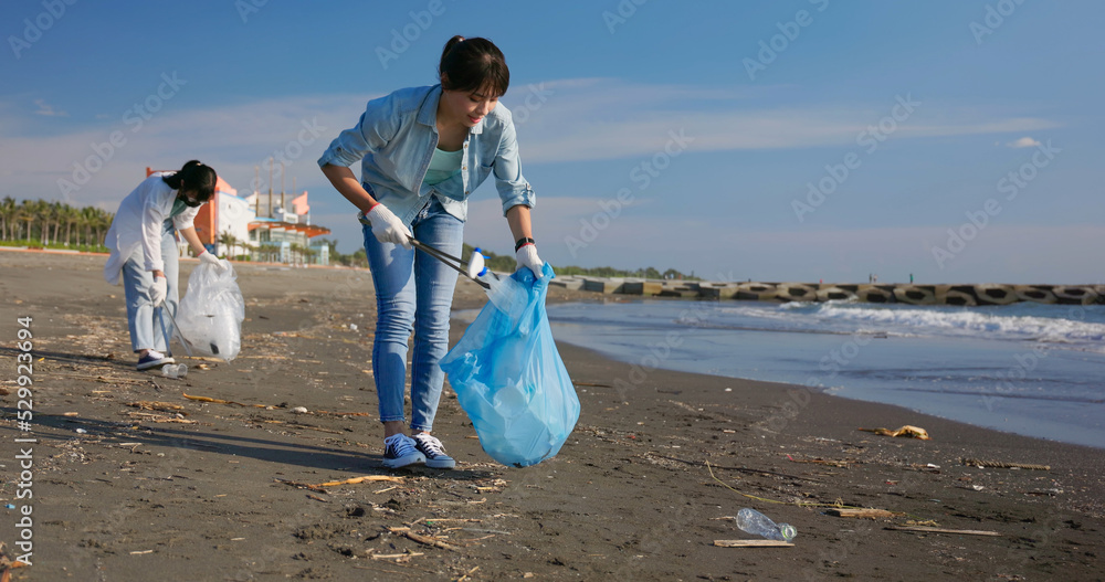 Volunteers Keep Clean On Beach - obrazy, fototapety, plakaty 