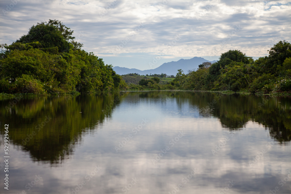 The water collection lagoon guarantees the water supply for the metropolis of Rio de Janeiro. The waters of the Guandy River arrives polluted at the largest water treatment plant in Latin America. The water collection lagoon guarantees the water supply for the metropolis of Rio de Janeiro. The waters of the Guandy River arrives polluted at the largest water treatment plant in Latin America.