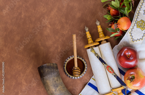 Slika na platnu Traditional Jewish New Year symbols include apple, honey, pomegranate and shofar