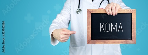 Koma. Arzt zeigt medizinischen Begriff auf einem Schild/einer Tafel photo