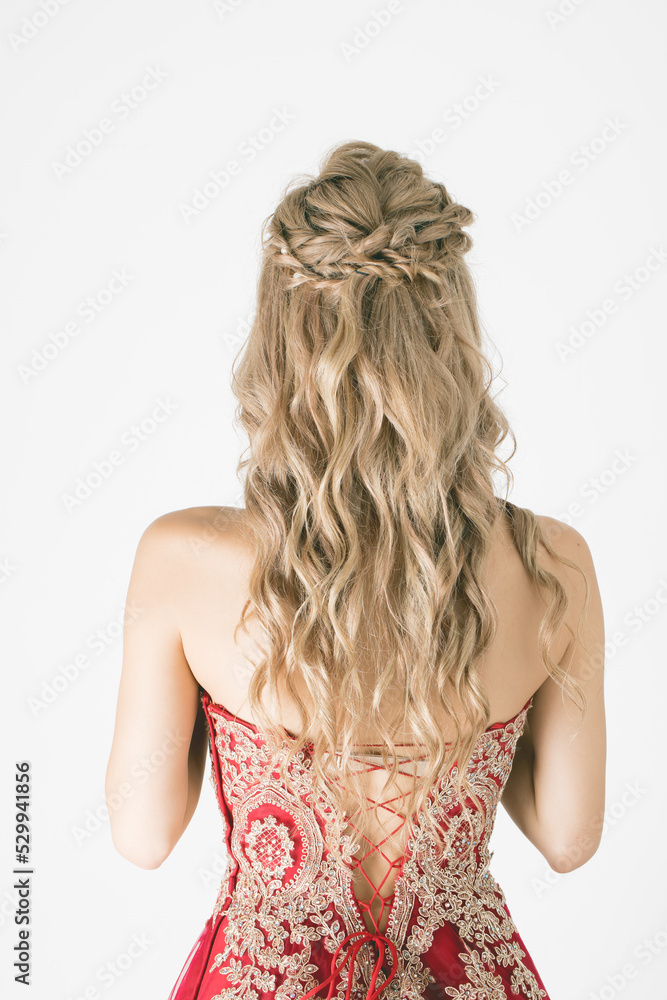 Naklejka premium ドレスで巻き髪した女性 hair style 